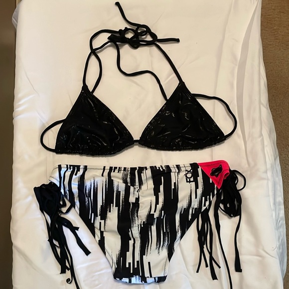 Rare fox bikini - Picture 1 of 2